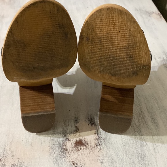 Very Volatile Dark Grey 3in chunky heel with White stitching Size 6 - Picture 4 of 11